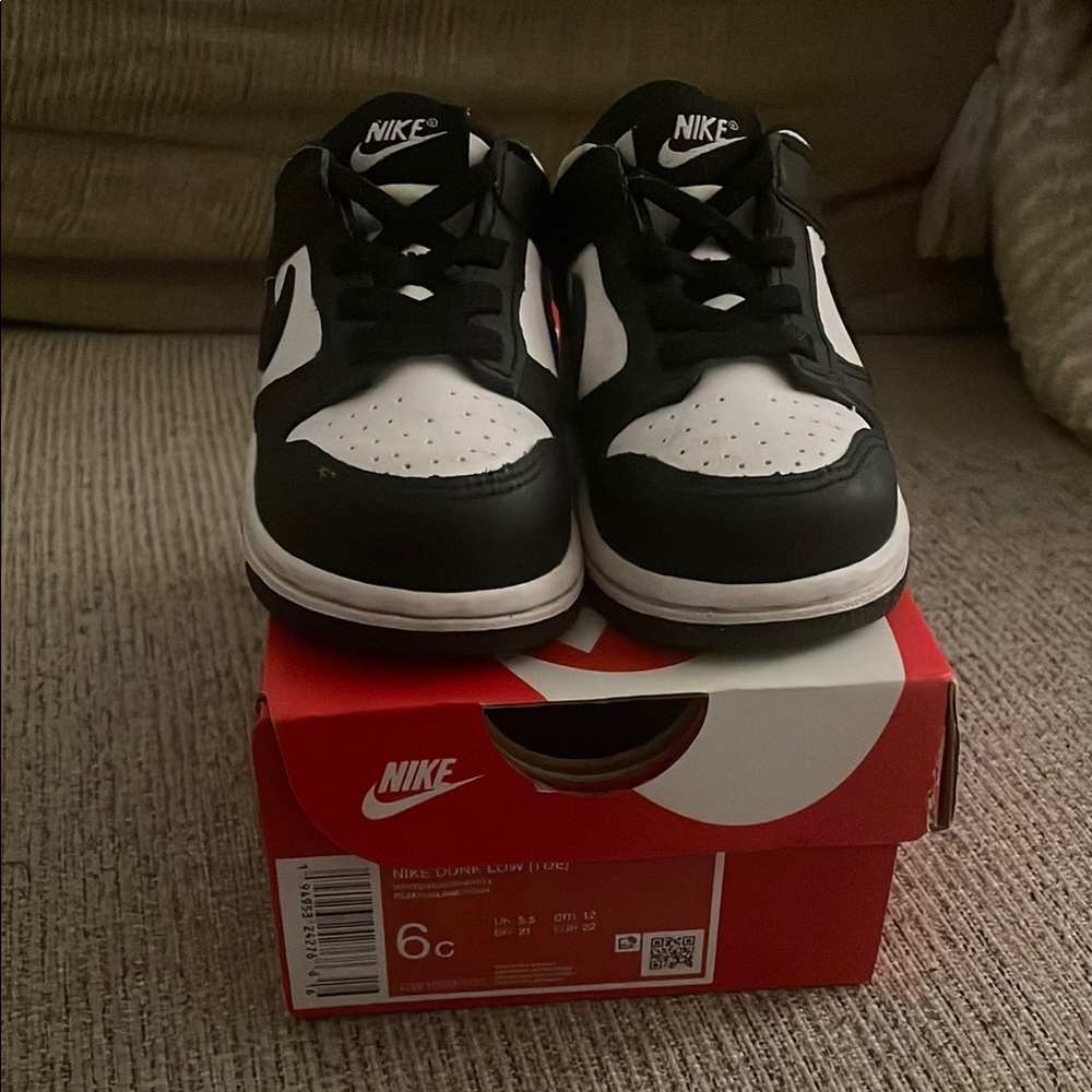 Nike Men's Black and White Sneakers